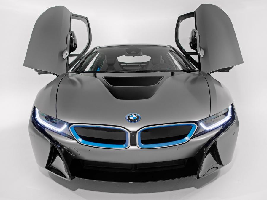  BMW i8 Pebble Beach Concours dElegance Edition 2014 года  (фото 3 из 7)
